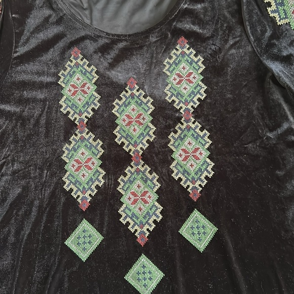Pyramid Collection size 2X Embroidered Black Stretch Velvet 3/4 Bell Sleeve top - Picture 3 of 5